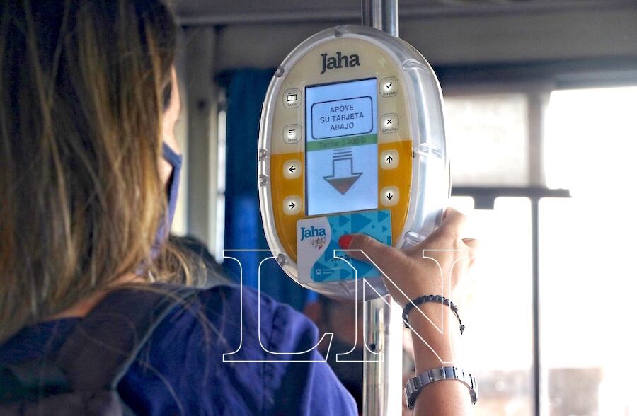 El Viceministerio de Transporte acreditará G. 300 millones a usua­rios de la Línea 88 a través del billetaje electrónico debido a las irregularidades detectadas. Foto: Christian Meza.