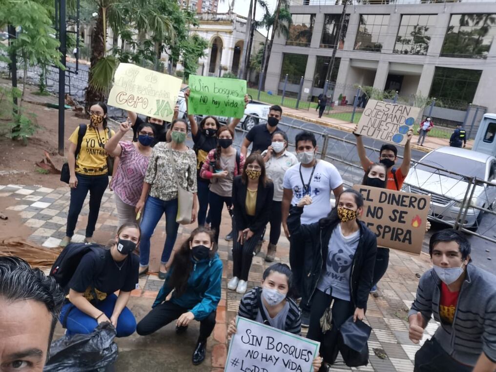 Representantes de A Todo Pulmón y WWF piden que se sancione la ampliación, ya aprobada por Senadores, que antes del 14 de diciembre. Foto: Gentileza.