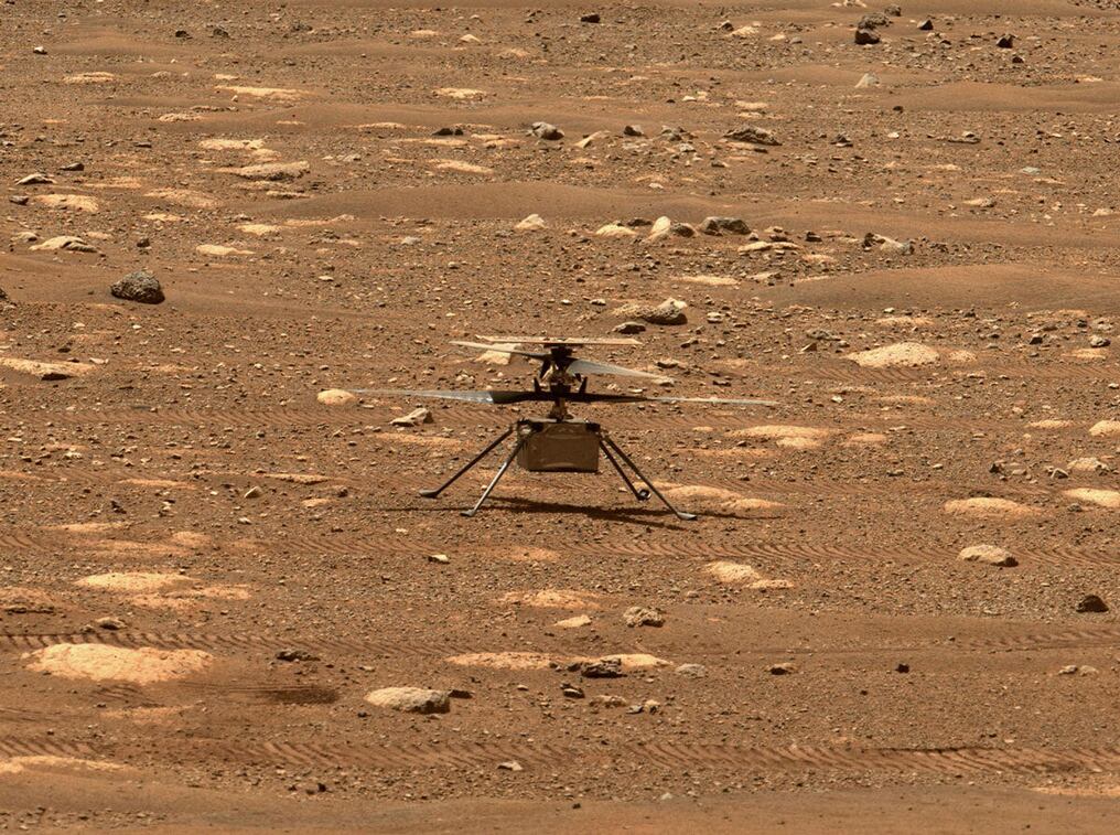 Tras el histórico despegue del lunes pasado, el pequeño helicóptero de la NASA volvió a volar este jueves durante 51,9 segundos. Foto: NASA.