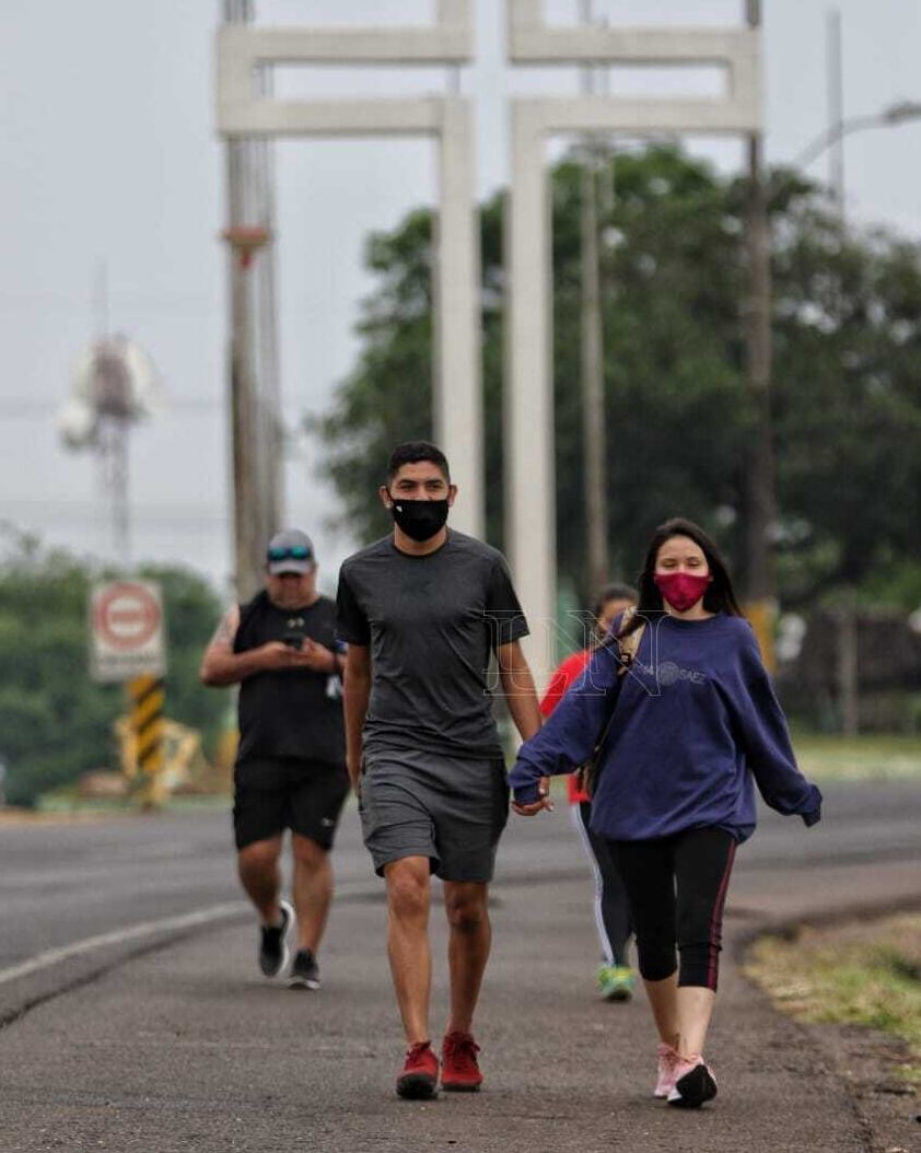 Aseguran que la única manera de volver a interactuar con las personas es vacunándose y cumpliendo con las medidas sanitarias de prevención contra el COVID-19. Foto: Christian Meza.