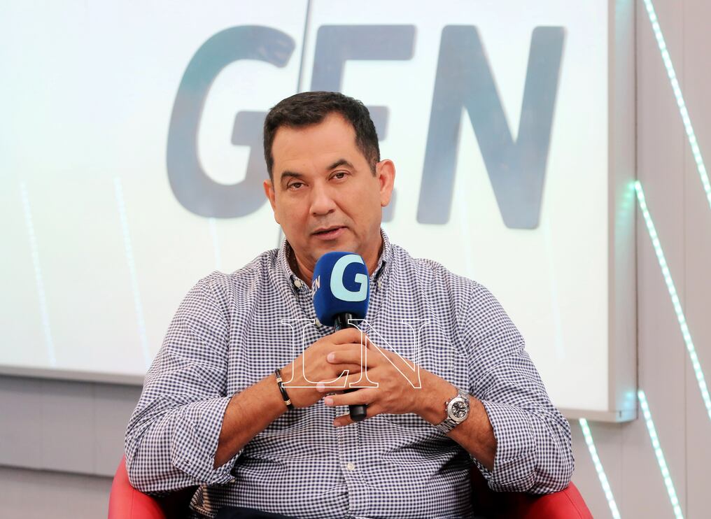 El senador Martín Arévalo mencionó que no es la primera vez que se da una situación así y que lo oportuno sería hacer un registro de los bienes patrimoniales de los trabajadores de la Senad. Foto: Nadia Monges.
