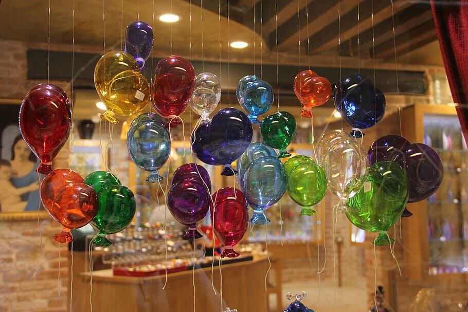 Sin ser experto, se puede crear un hermoso arreglo con globos para cualquier ocasión. Lo más importante es la creatividad y perder el miedo de experimentar con diferentes colores, formas y diseños. Foto: Gentileza