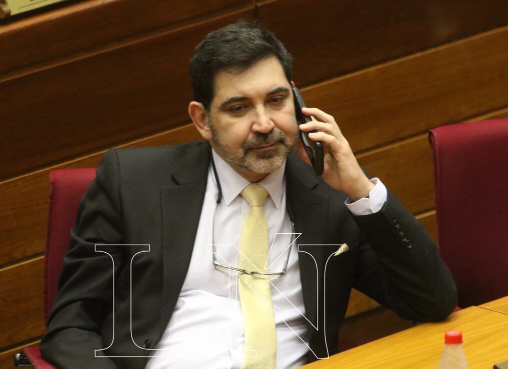“Nos encontramos medio desarmados, para qué hicimos todo (cumplir con la cuarentena estricta) si no íbamos a ser acompañados por compras de los equipos e insumos”, indicó el senador de Hagamos. Foto: Archivo