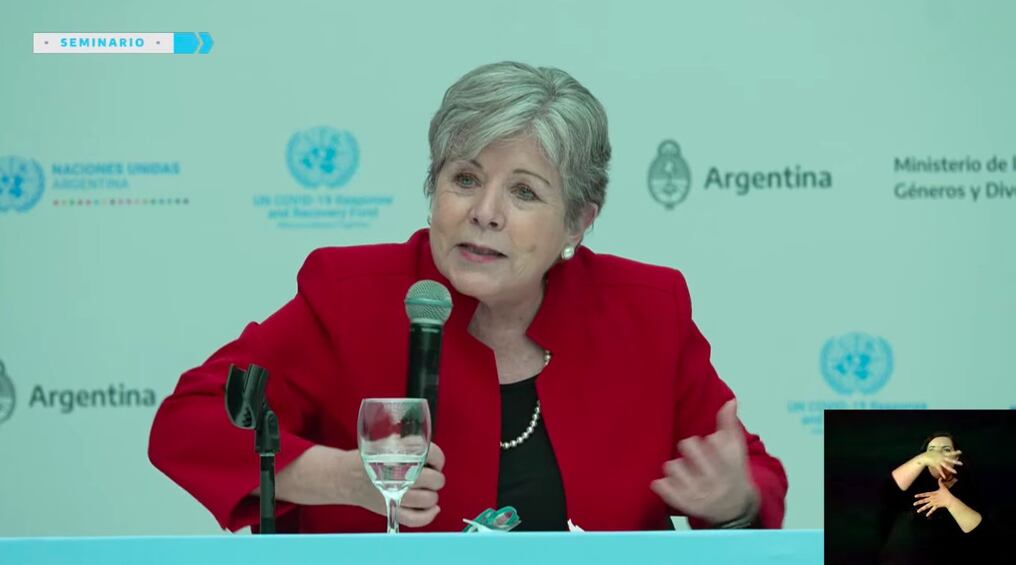 Alicia Bárcena, secretaria ejecutiva de la Comisión Económica para América Latina y el Caribe (CEPAL), instó a las autoridades regionales a crear un sistema de corresponsabilidad social, fiscal y financiero. Foto: Gentileza.