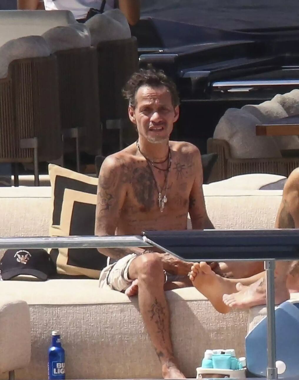 Tras darse a conocer una serie de fotografías del cantante junto a los Beckham en Miami, los fanáticos se pronunciaron al respecto alarmados porque supuestamente se encuentra mucho más flaco de lo normal, pero, es importante recordar que recientemente volvió de una gira sin descansos. Foto: Gentileza.