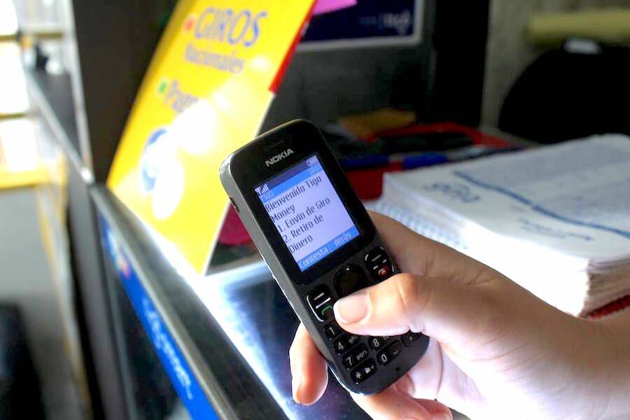 Las transacciones electrónicas van en aumento. Eso incluye envíos a billeteras, giros, pagos de facturas, comercios y otros. Foto: Archivo/Ilustrativa.