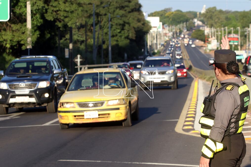 Efectivos de la Policía Caminera sacaron de rutas a 201 ebrios al volante, según el informe de la última semana. Foto: Cristóbal Núñez.