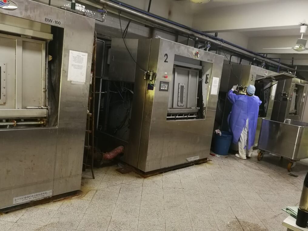 Tras la contestación del IPS al recurso de amparo, el juez Humberto Otazú deberá emitir una resolución si se sigue o no con la megalicitación de lavado y planchado. Foto: Gentileza