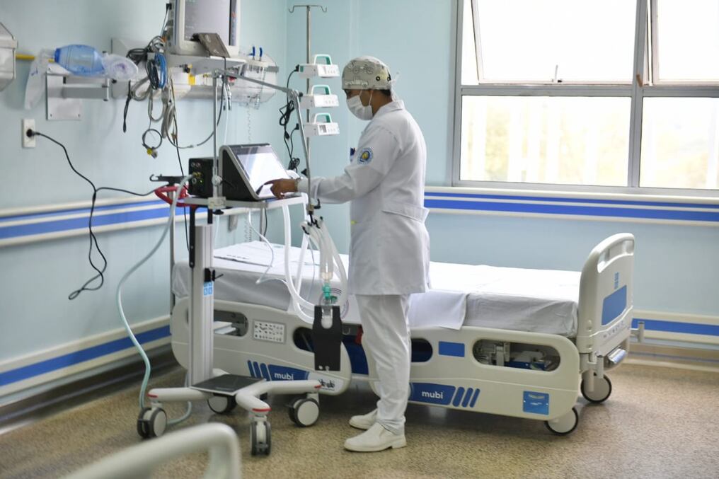 Son 54 camas de terapia intensiva para adultos, 4 en pediatría y 12 en sala de reanimación lo que tiene hoy la contingencia COVID en el IPS. Foto: Gentileza.