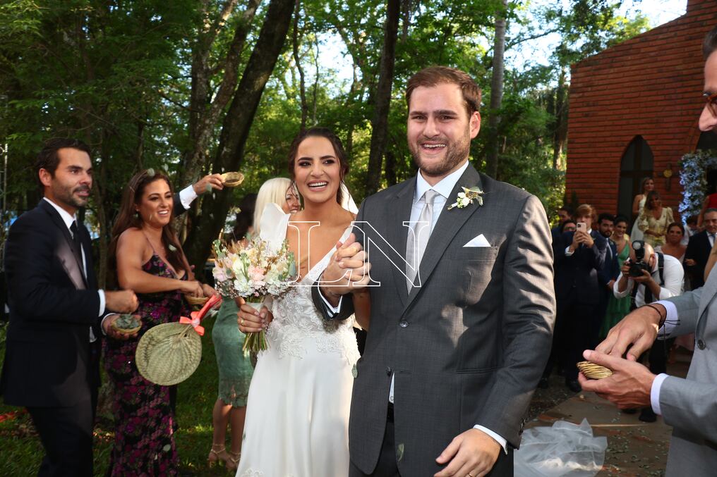 Rosario Módica Bellassai y Stefano Giommoni se juraron amor eterno durante una emotiva celebración religiosa que tuvo lugar el pasado sábado 30 de octubre en la capilla ubicada en la Quinta Javy'aha de Areguá. Foto: Eduardo Velázquez.