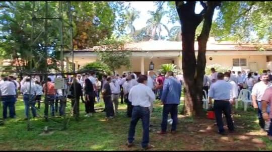 Desde tempranas horas, Mburuvicha Roga registra un incensante movimiento político debido al hartazgo ciudadano. Foto: GEN/Universo.