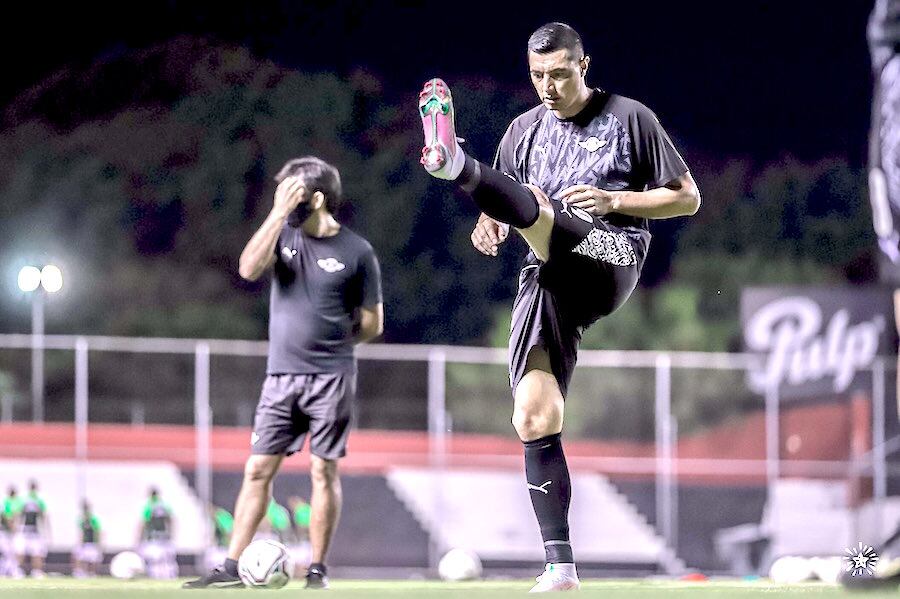 Óscar Cardozo, experiencia y calidad en el ataque gumarelo.FOTO:@CLUB LIBERTAD