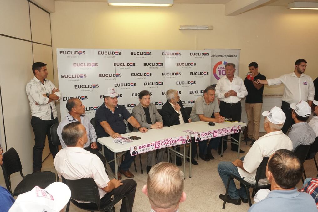 El anuncio se dio en la jornada de hoy en una conferencia de prensa, con la presencia de los presidenciables y otros candidatos al Legislativo. Foto: Gentileza.