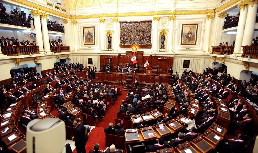 El debate sobre el adelanto de las elecciones para este año busca calmar la ola de de protestas que piden la renuncia de la presidenta Dina Boluarte y la renovación parlamentaria. Foto: Europa Press.