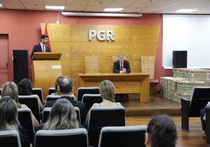 Las computadoras servirán para el fortalecimiento de esta institución encargada de defender el patrimonio del Estado. Foto: Gentileza.