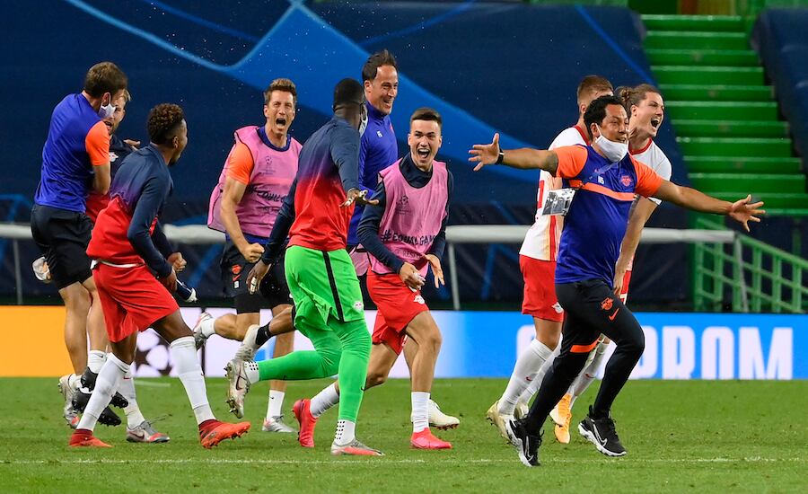 Los atletas del Leipzig desatan su alegría por hacer historia en la Liga de Campeones.FOTO: AFP
