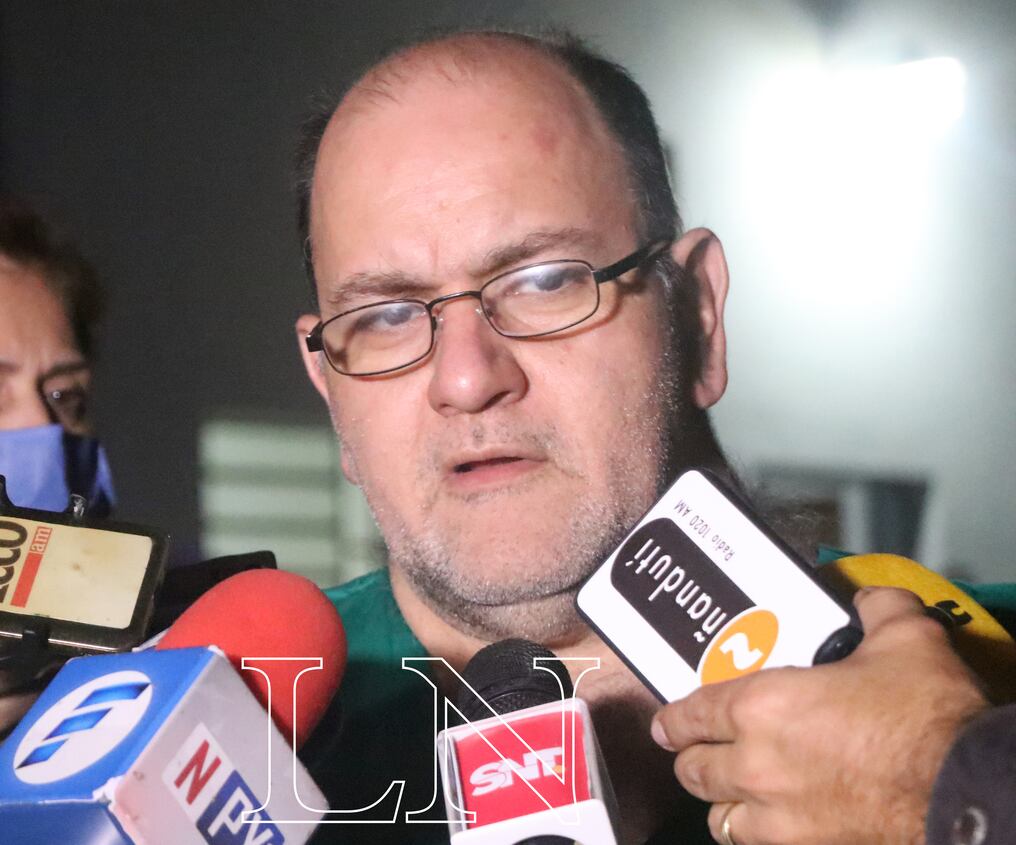El doctor Pablo Lemir, director de Medicina Legal del Ministerio Público, confirmó que luego de varias horas de trabajo pudieron completar el proceso de inspección de los cuerpos traídos desde la zona norte del país. Foto: Archivo.
