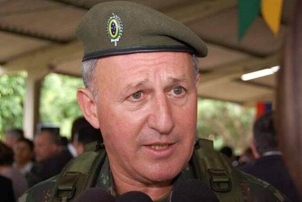 El general del Ejército, João Francisco Ferreira (r), comandará la hidroeléctrica tras dos años de gestión del también general Joaquim Silva e Luna, quien dirigirá ahora Petrobras. Foto: Fernando Dias.