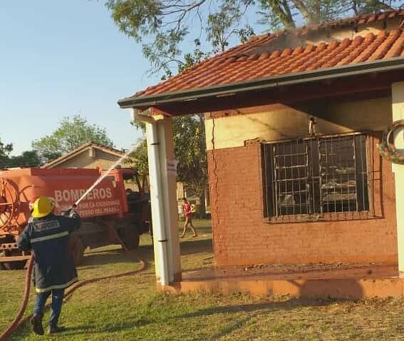 El fiscal Ever García mencionó que está investigando la quema del Colegio Nacional María Auxiliadora y advirtió que los padres están expuestos a procesos judiciales. Foto: Gentileza.