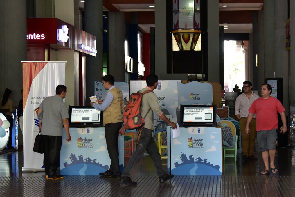 La iniciativa desarrolla alianzas estratégicas con universidades del país, otorgando distintos beneficios a los jóvenes que acudan a votar. Foto: AFP.