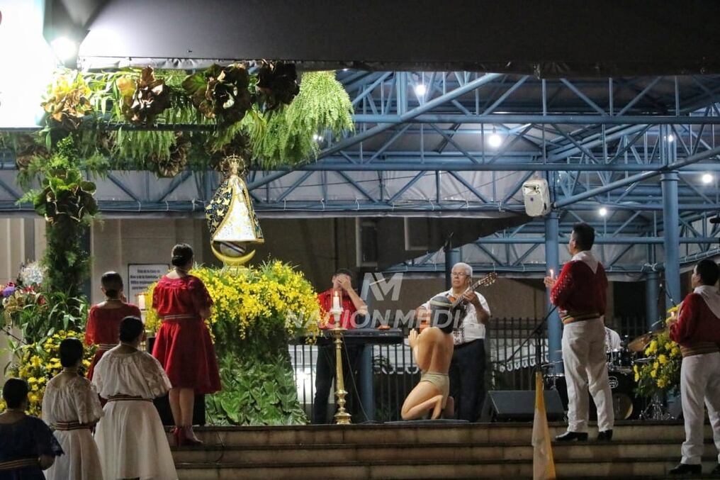 El espectáculo duró 45 minutos, tiempo en el que hizo que todo el público vibrará en este día tan especial para tantos paraguayos. Foto: Nadia Monges.