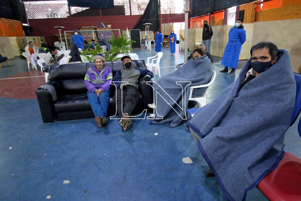 En el lugar las personas reciben desayuno, media mañana, almuerzo, merienda y cena, además de prendas de vestir. Foto: Pánfilo Leguizamón. 