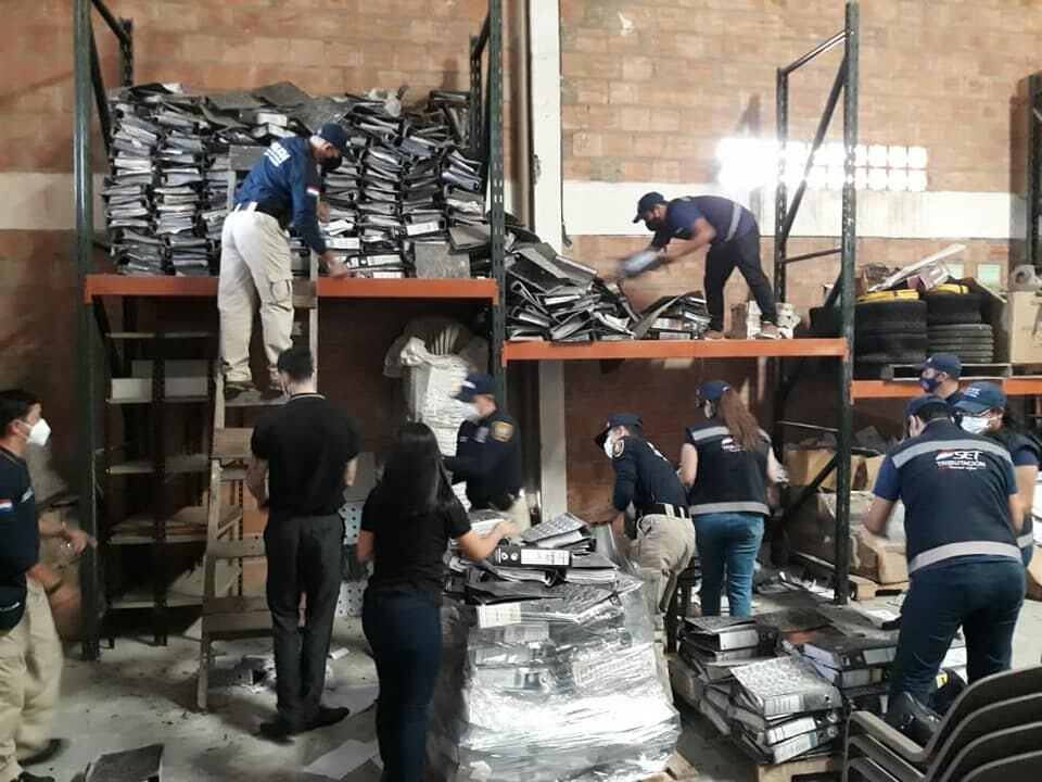 Uno de los casos más sonados es el de “tapabocas de oro”, adquiridos a precios desmesurados por el entonces titular de la Dinac, Édgar Melgarejo. Foto: Gentileza.