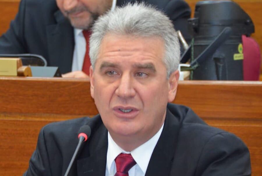 El senador Enrique Bacchetta reiteró que los fondos sociales son de los paraguayos y deben ser auditados por la Contraloría. Foto: Archivo.