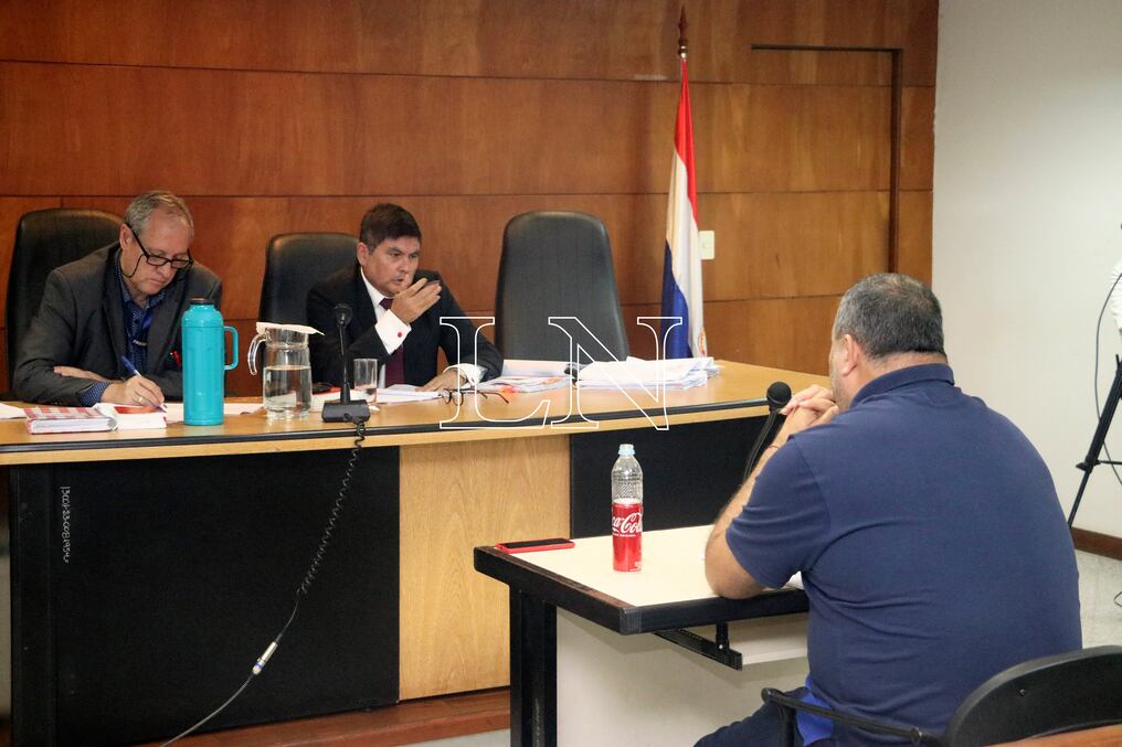 Ante las pruebas presentadas por ambas partes, el juez Manuel Aguirre decidió condenar a un año de prisión a José Luis Chilavert por difamación; mientras que lo absolvió de las acusaciones de calumnia e injuria. Foto: Emilio Bazán.