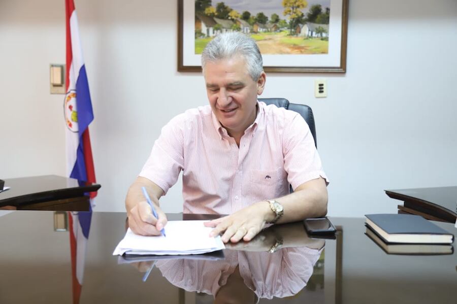El presidente del JEM es Enrique Bacchetta, quien con los demás integrantes deberán analizar si la criticada jueza Tania Irún violó la ley de territorialidad al beneficiar a empresas extranjeras con 310 mil hectáreas en zonas fronterizas de Alto Paraguay, Chaco. Foto: Gentileza.