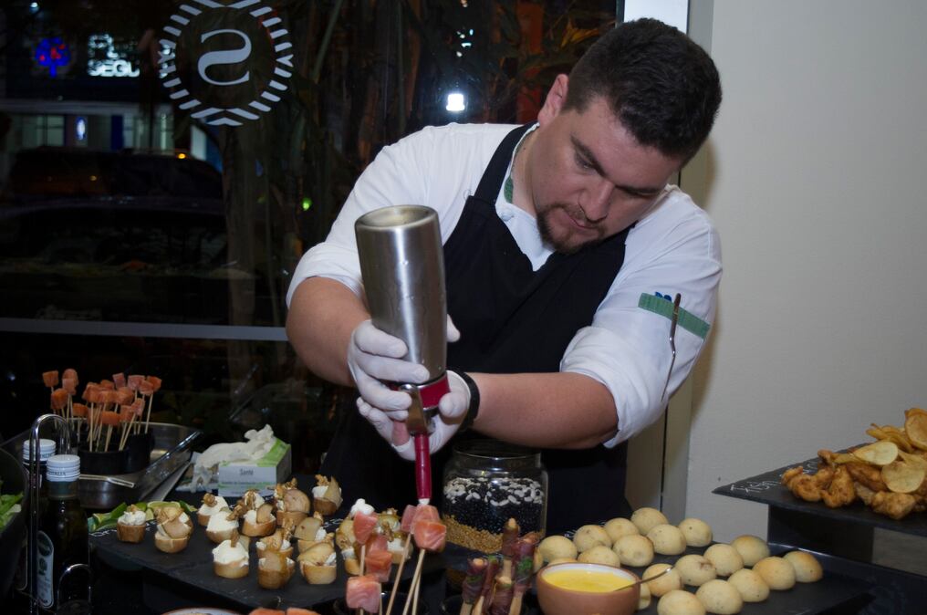Muchos trabajadores gastronómicos siguen suspendidos en sus funciones o simplemente dejaron el sector. Foto: Archivo.