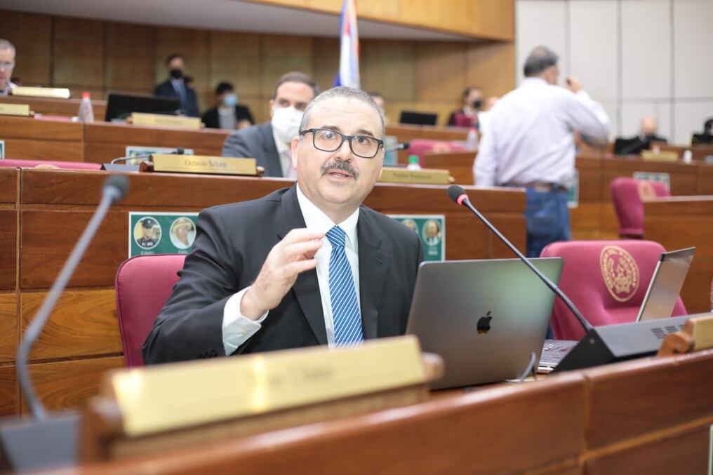 El político liberal Juan Bartolomé Ramírez Brizuela renunció el pasado 24 de marzo a su banca en la Cámara Alta. Foto: Gentileza.