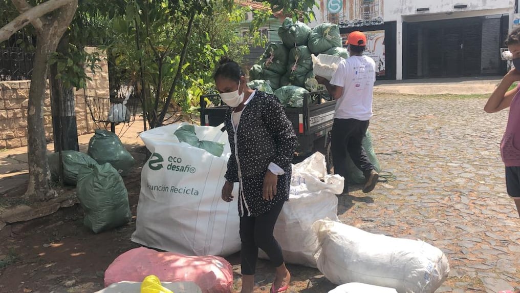 El reciclaje impulsado por Tetra Pak beneficia a unas 450 personas. Foto: Gentileza. 