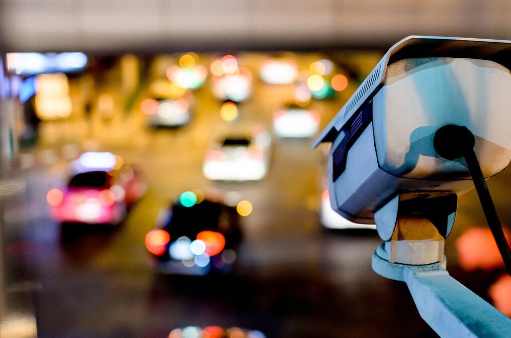 El objetivo es también que los conductores mejoren la “conducta”. La implementación estará a cargo de la empresa adjudicada, que deberá instalar, mantener y monitorear permanentemente los elementos electrónicos. Foto: Ilustrativa.
