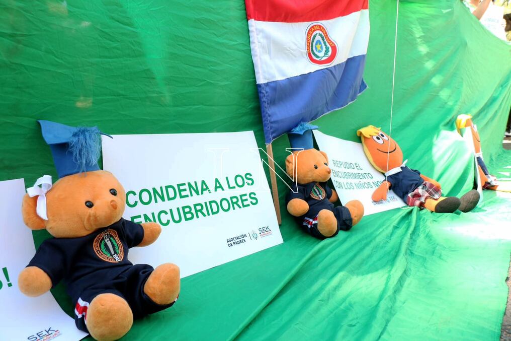 A través de las redes sociales, otros padres suman denuncias similares al caso ocurrido en el colegio de Lambaré. Foto: Nadia Monges.
