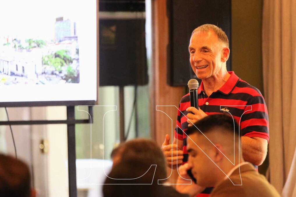 El historiador alemán Rainer Zitelmann realizó la presentación de su libro "Capitalismo no es el problema, es la solución" en Asunción. Foto: Emilio Bazán.