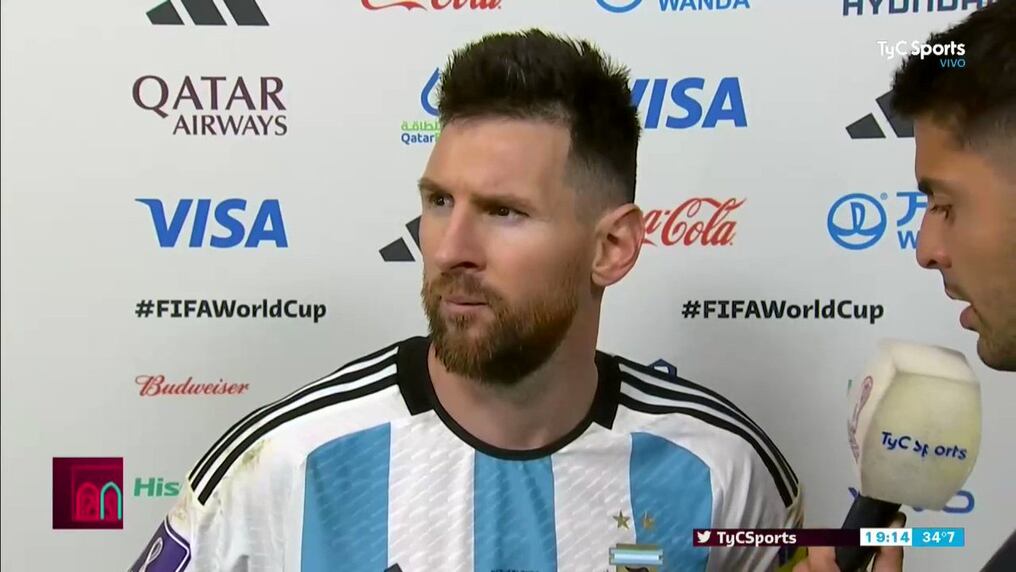 Tras el partido de Argentina contra Países Bajos, sorprendió la actitud de la estrella de fútbol mientras concedía una entrevista televisiva. Foto: Captura de video.