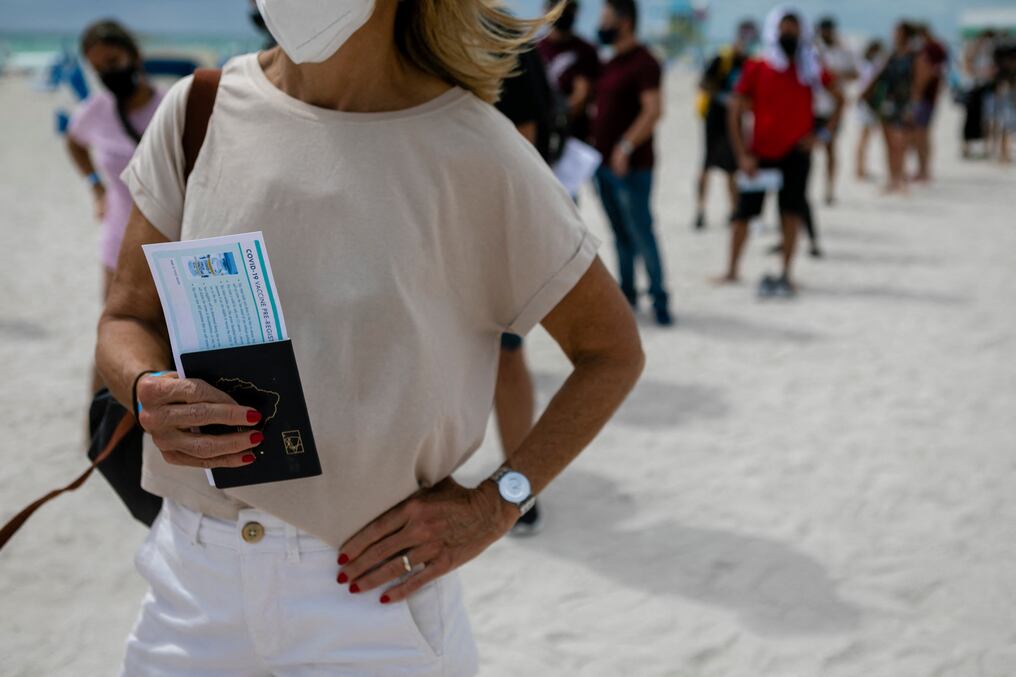 Uno de los destinos preferidos por paraguayos siempre fue Estados Unidos, lo que llegó a dar un alivio importante con el turismo vacuna. Foto: AFP.