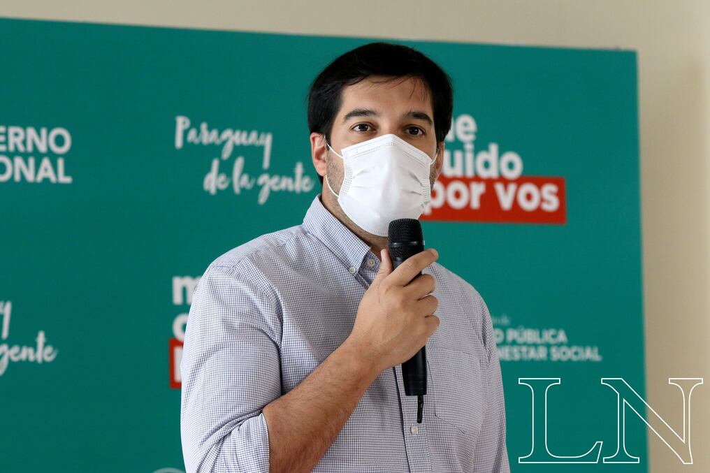 El director de Vigilancia de la Salud, Guillermo Sequera, mencionó que para el próximo año el COVID-19 ya estaría circulando como los otros virus respiratorios. Foto: Pánfilo Leguizamón.