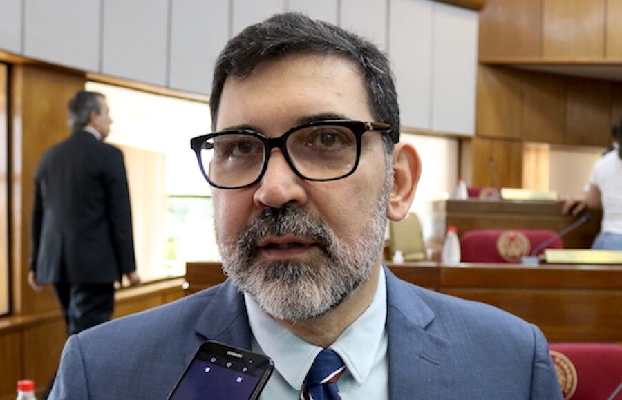 "No sabemos cómo se maneja la famosa red nacional de fibra óptica y esto confirma que no está en funcionamiento”, dijo el senador sobre los informes requeridos al Mitic. Foto: Archivo/Christian Meza.