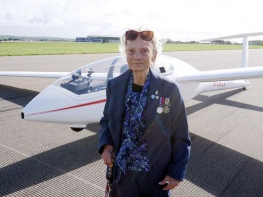 Se trata de Kate Orchard, quien se desempeñó como aviadora en la Fuerza Aérea Auxiliar Femenina en la India entre 1941 y 1945. Foto: Gentileza.