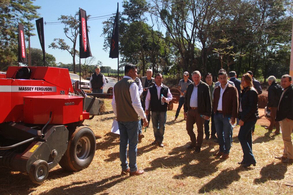 Fortalecen apoyo a la cadena productiva láctea del Comité San Pedro II en Vaquería, departamento de Caaguazú. Foto: Gentileza