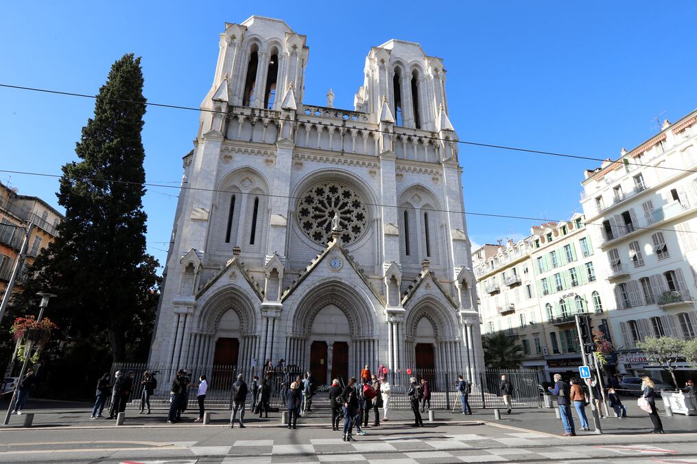 Un empleado de una cafetería ubicada cerca de la iglesia francesa describió su experiencia durante el atentado donde tres personas murieron. Foto: AFP.