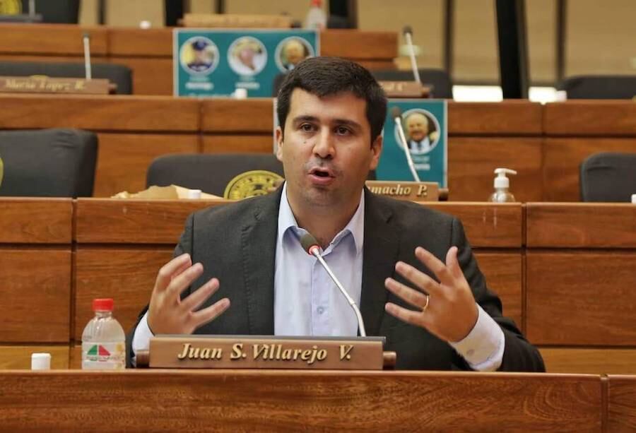 Sebastián Villarejo manifestó que algunas cúpulas pretenden ganar las elecciones únicamente con operadores políticos, rehuyendo del debate. Foto: Archivo.