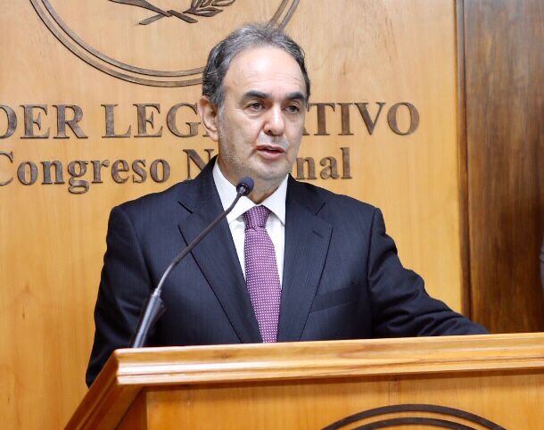 El senador Juan Darío Monges explicó que inicialmente ya se dio un aumento del 11% y a partir del segundo semestre del 2022 se dará el aumento del otro 5% en el Presupuesto General de la Nación (PGN) para el próximo año. Foto: Gentileza.