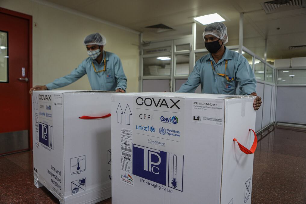 India produce dosis de AstraZeneca/Oxford para 64 países pobres, pero su distribución se ve afectado por el trámite aduanero con el gobierno local. Foto: Unicef.