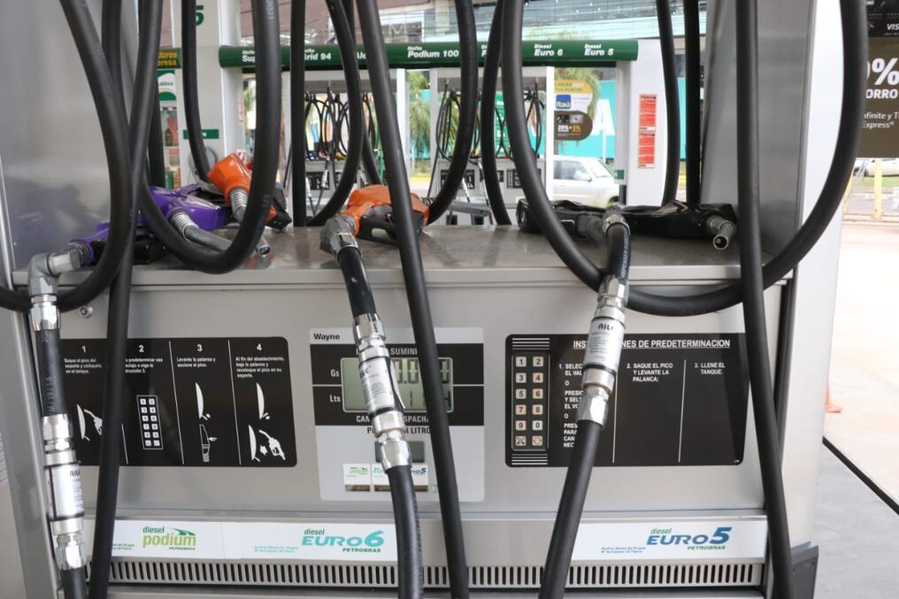 El Poder Ejecutivo no está de acuerdo con el proyecto de ley de estabilización de precio de combustibles y, en caso de que se apruebe en Diputados, vetará parcialmente, según adelantó Óscar Orué. Foto: Archivo.