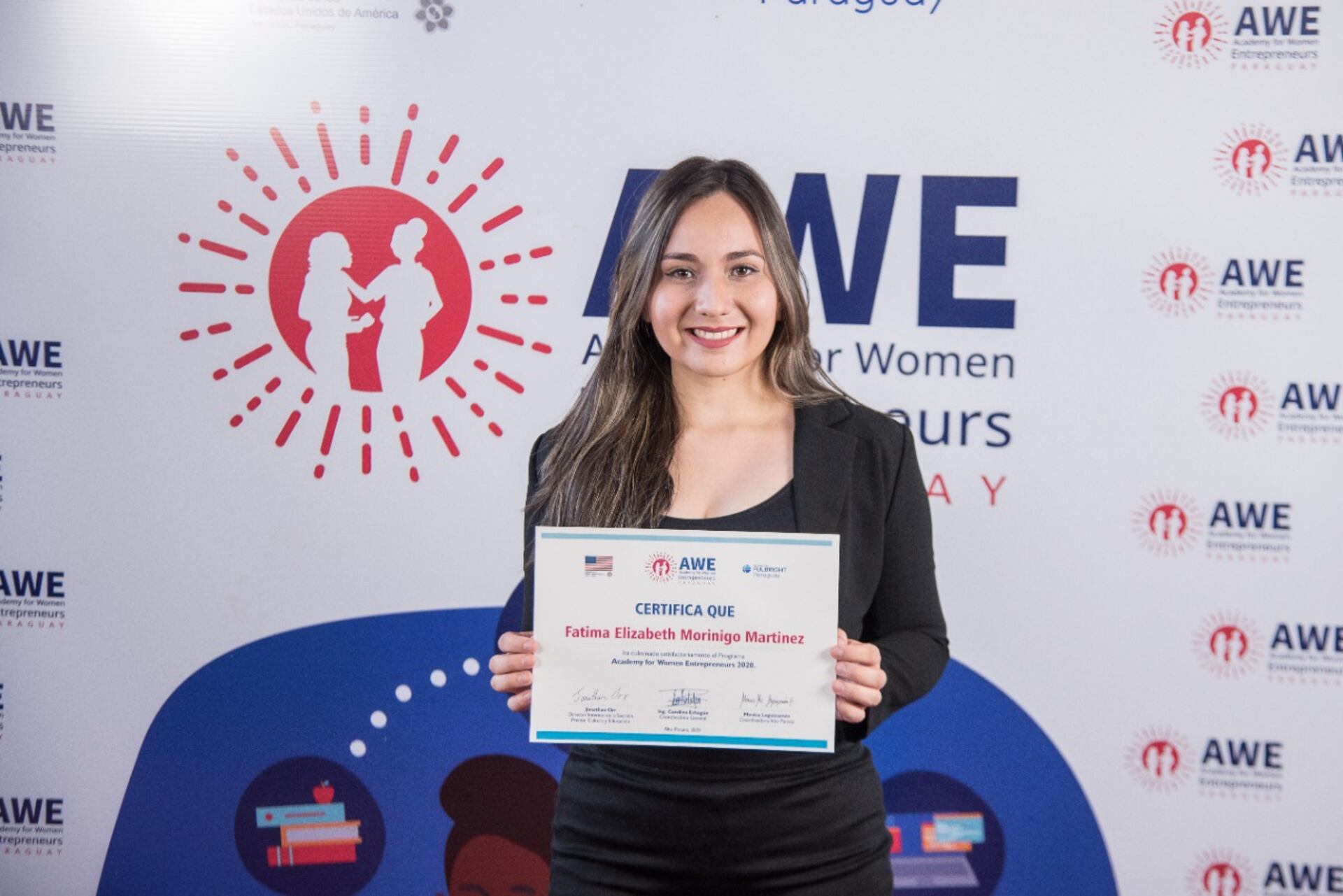 Ella es Fátima Morínigo, la emprendedora del día, que a su corta edad ya dirige un instituto de inglés desde CDE, el primero y único certificado por el Reino Unido. Foto: Gentileza.