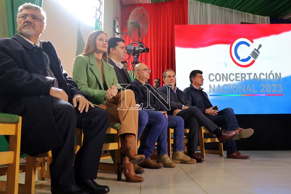 Mientras que los presidentes de los partidos de la oposición firman acuerdo para presentarse unidos bajo la figura de la Concertación, internamente existe aún muchas diferencias y división de criterios sobre todo en lo que respecta al método de elección de la chapa presidencial, algunos defienden el uso del padrón nacional y otros abogan por una encuesta auditable. Foto: Nadia Monges.