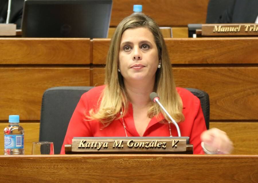La diputada Kattya González señaló que espera que el TSJE se expida sobre la intención de algunos partidos de utilizar el padrón nacional. Foto: Archivo.